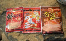 夏天黑坑钓鲫鱼怎么配置饵料