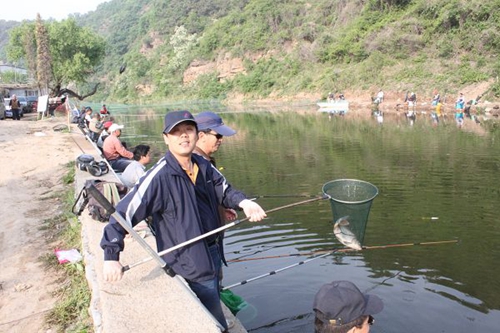 怎么选择夏天水库野钓的最佳钓位_WWW.YUJUCEPING.COM