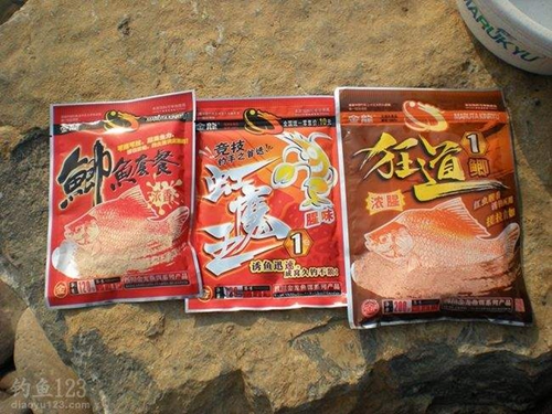 夏天黑坑钓鲫鱼怎么配置饵料_WWW.YUJUCEPING.COM